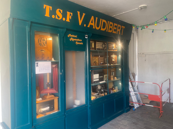 Devanture magasin radio TSF V Audibert